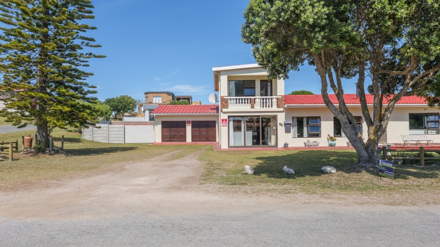 5 Bedroom Property for Sale in Struisbaai Western Cape
